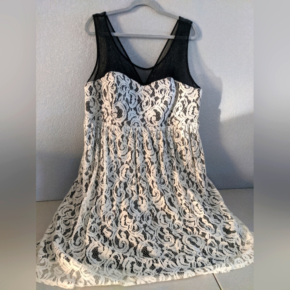 Women's Rare Torrid Skater Midi Dress Black White Lace Prom Bridal Party